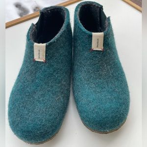 Felted Wool Baabuk Yves Slippers, size EU 40 (US 9.5)